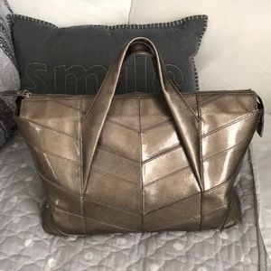 Beautiful Metallic Charles David Tote/Handbag
